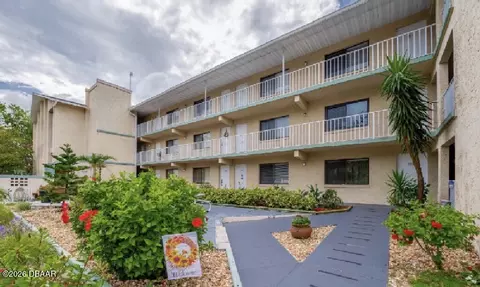 633 S Palmetto Ave, Daytona Beach, FL 32114