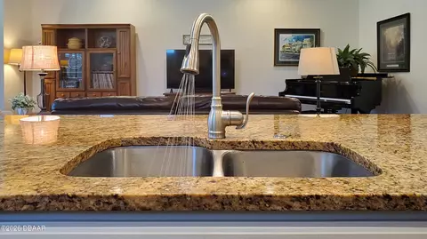 Kitchen - 474 River Square Ln, Ormond Beach, FL 32174 photo 8 of 11