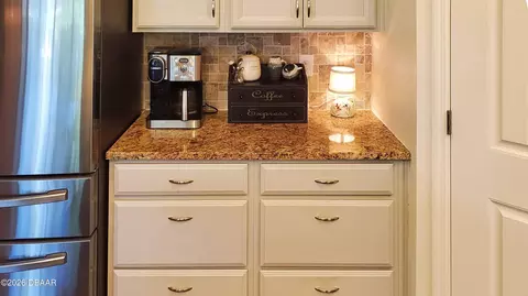 Kitchen - 474 River Square Ln, Ormond Beach, FL 32174 photo 9 of 11