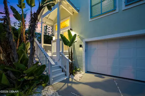Exterior - 3110 John Anderson Dr, Ormond Beach, FL 32176 photo 8 of 11
