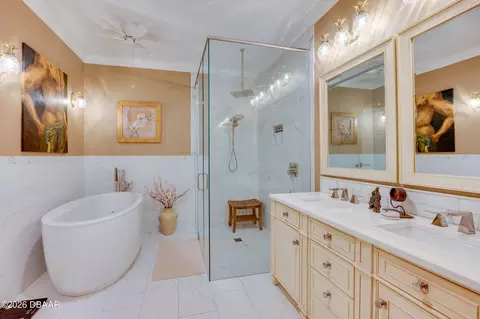 Bath - 735 Cobblestone Dr, Ormond Beach, FL 32174 photo 3 of 8