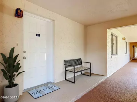 275 Indigo Dr, Daytona Beach, FL 32114