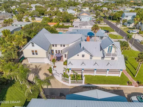 315 Due East St, New Smyrna Beach, FL 32169