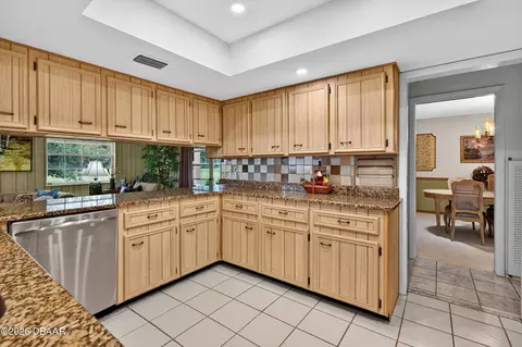 Kitchen - 15 Oakmont Cir, Ormond Beach, FL 32174 photo 6 of 8