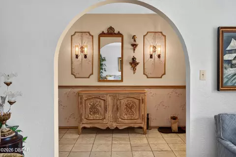 Entry Way - 15 Oakmont Cir, Ormond Beach, FL 32174 photo 4 of 5