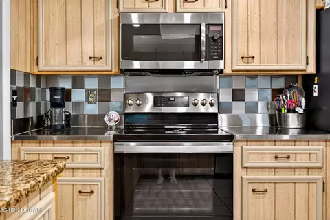 Kitchen - 15 Oakmont Cir, Ormond Beach, FL 32174 photo 4 of 8