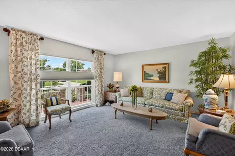 Living - 15 Oakmont Cir, Ormond Beach, FL 32174 photo 1 of 4
