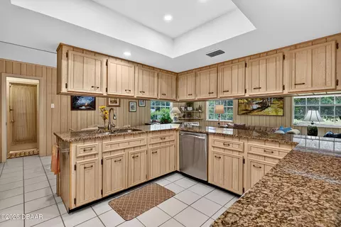 Kitchen - 15 Oakmont Cir, Ormond Beach, FL 32174 photo 1 of 8