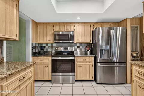 Kitchen - 15 Oakmont Cir, Ormond Beach, FL 32174 photo 5 of 8