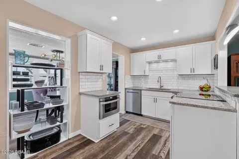 Kitchen - 6 Tropical Dr, Ormond Beach, FL 32176 photo 4 of 6