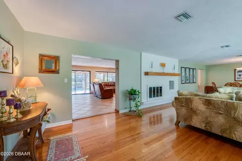Living - 697 John Anderson Dr, Daytona Beach, FL 32124 photo 2 of 7