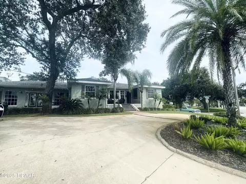 1608 N Halifax Ave, Daytona Beach, FL 32118