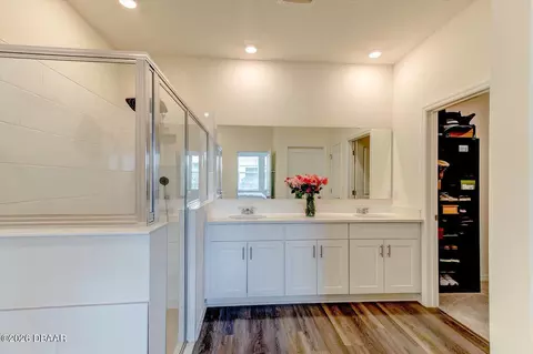 Bath - 345 E Merimont Ln E, Ormond Beach, FL 32174 photo 4 of 8