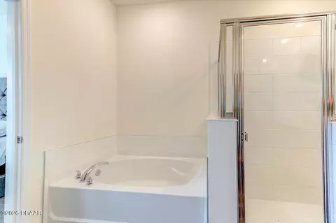 Bath - 345 E Merimont Ln E, Ormond Beach, FL 32174 photo 6 of 8