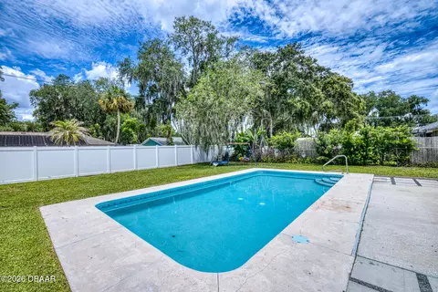 Exterior - 1712 Sabal Palm Dr, Edgewater, FL 32132 photo 7 of 9