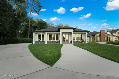 590 W Lake Winnemissett Dr, Deland, FL 32724