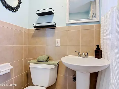 Bath - 204 Osceola Ave, Ormond Beach, FL 32176 photo 4 of 4
