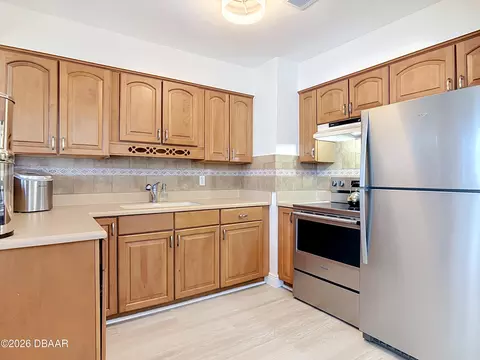 Kitchen - 204 Osceola Ave, Ormond Beach, FL 32176 photo 2 of 3