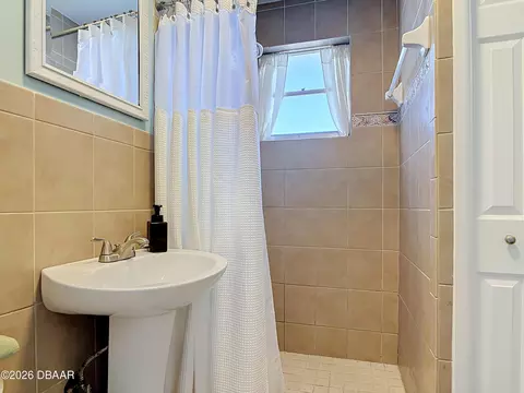 Bath - 204 Osceola Ave, Ormond Beach, FL 32176 photo 3 of 4