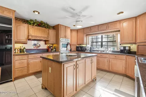 Kitchen - 2944 Ocean Shore Blvd, Ormond Beach, FL 32176 photo 8 of 11