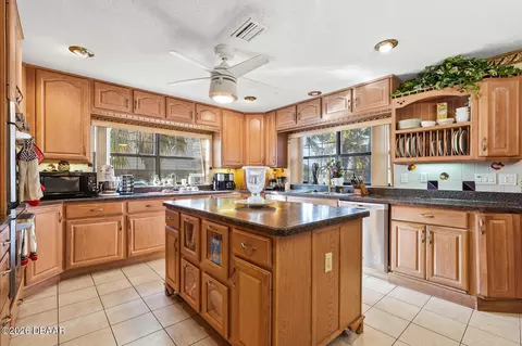 Kitchen - 2944 Ocean Shore Blvd, Ormond Beach, FL 32176 photo 7 of 11
