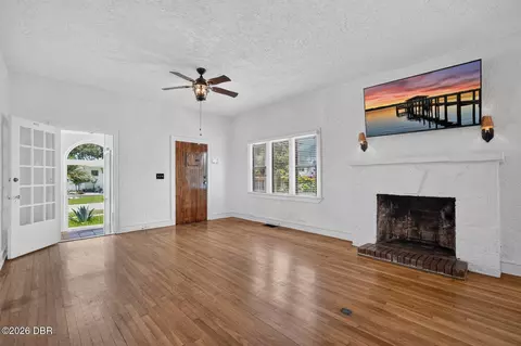 Living - 27 Ormond Shores Dr, Ormond Beach, FL 32176 photo 3 of 7