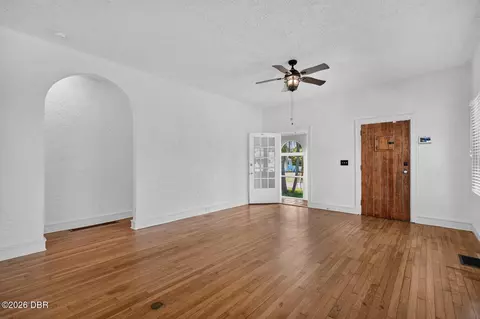 Living - 27 Ormond Shores Dr, Ormond Beach, FL 32176 photo 4 of 7