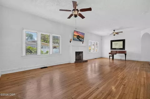 Living - 27 Ormond Shores Dr, Ormond Beach, FL 32176 photo 5 of 7