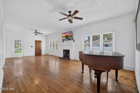 Living - 27 Ormond Shores Dr, Ormond Beach, FL 32176 photo 2 of 7
