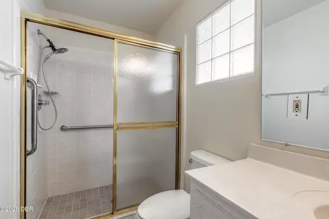 Bath - 2525 Royal Palm Dr, Edgewater, FL 32141 photo 3 of 4
