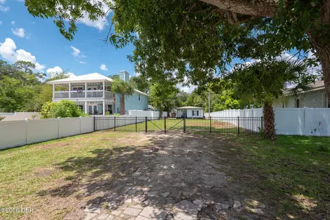 1438 Riverside Dr, Holly Hill, FL 32117