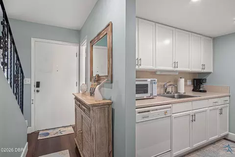 Kitchen - 2820 Ocean Shore Blvd, Ormond Beach, FL 32176 photo 2 of 4