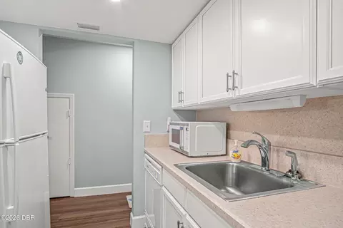 Kitchen - 2820 Ocean Shore Blvd, Ormond Beach, FL 32176 photo 4 of 4