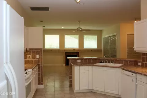 Kitchen - 751 Calle Grande St, Ormond Beach, FL 32174 photo 2 of 2