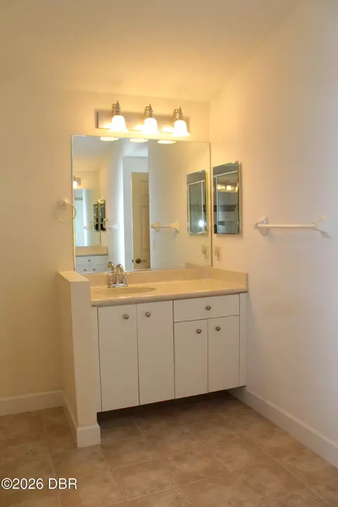 Bath - 751 Calle Grande St, Ormond Beach, FL 32174 photo 3 of 4