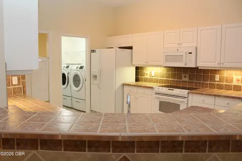 Kitchen - 751 Calle Grande St, Ormond Beach, FL 32174 photo 1 of 2