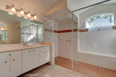 Bath - 751 Calle Grande St, Ormond Beach, FL 32174 photo 2 of 3