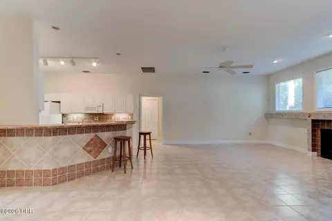 Living - 751 Calle Grande St, Ormond Beach, FL 32174 photo 4 of 8
