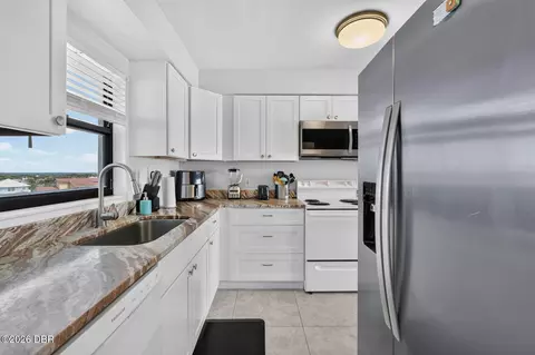 Kitchen - 3180 Ocean Shore Blvd, Ormond Beach, FL 32176 photo 4 of 4