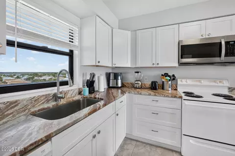 Kitchen - 3180 Ocean Shore Blvd, Ormond Beach, FL 32176 photo 3 of 4