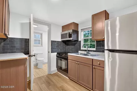 Kitchen - 1148 Roberts St, Ormond Beach, FL 32174 photo 7 of 8
