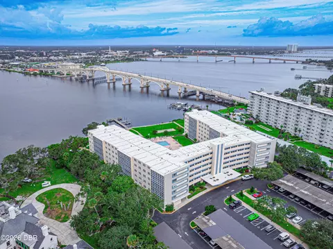 1224 S Peninsula Dr, Daytona Beach, FL 32118