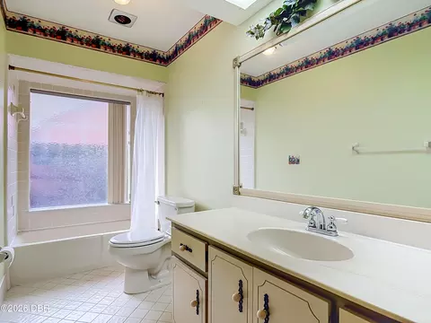 Bath - 1404 Oak Forest Dr, Ormond Beach, FL 32174 photo 1 of 4