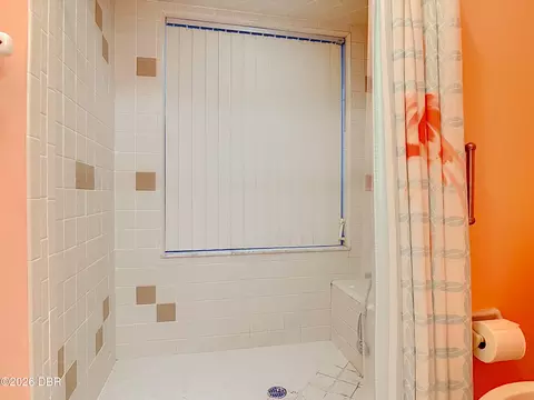 Bath - 1404 Oak Forest Dr, Ormond Beach, FL 32174 photo 4 of 4