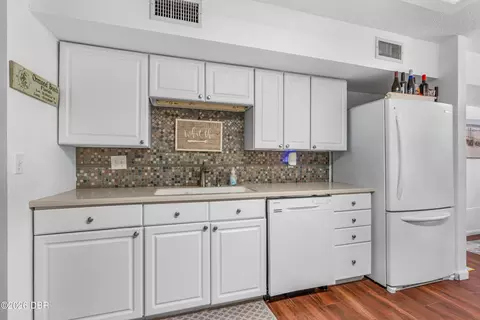 Kitchen - 23 Cherokee Trl, Ormond Beach, FL 32174 photo 2 of 2