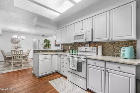 Kitchen - 23 Cherokee Trl, Ormond Beach, FL 32174 photo 1 of 2