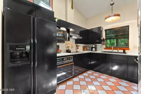 Kitchen - 400 Pine Bluff Trl, Ormond Beach, FL 32174 photo 2 of 5