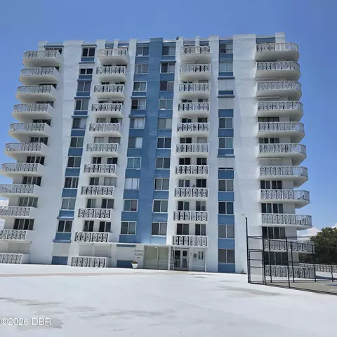 935 N Halifax Ave, Daytona Beach, FL 32118