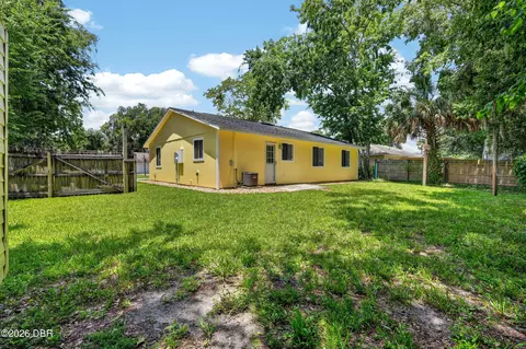 Exterior - 2811 Umbrella Tree Dr, Edgewater, FL 32141 photo 3 of 4