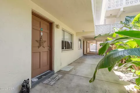 102 S Peninsula Dr, Daytona Beach, FL 32118